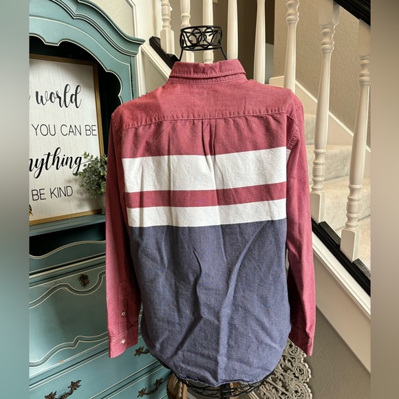 American Eagle Red White & Blue Button Up Size Large. Long Sleeve Classic Fit - Picture 2 of 4